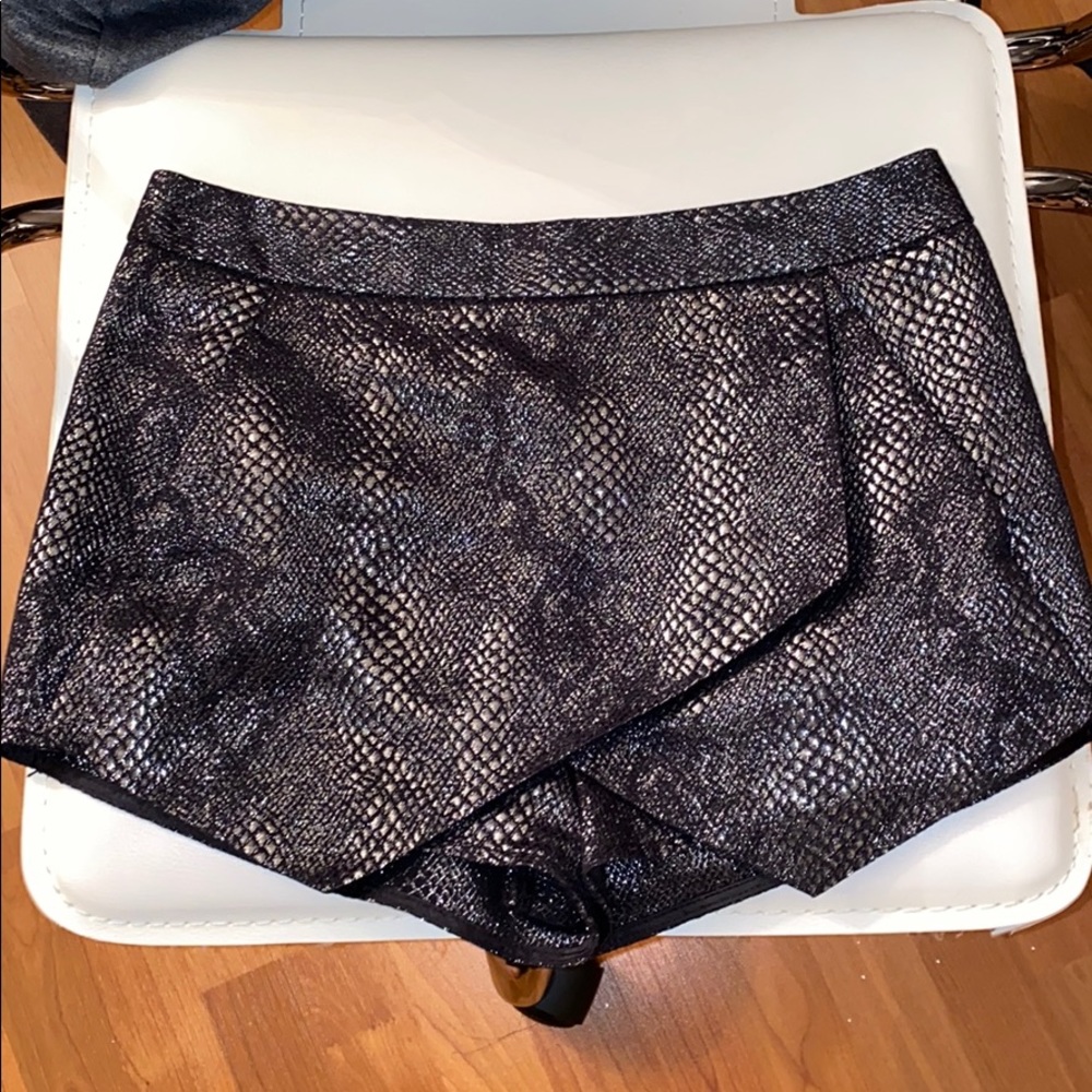 Express black/sliver snake skin design skort